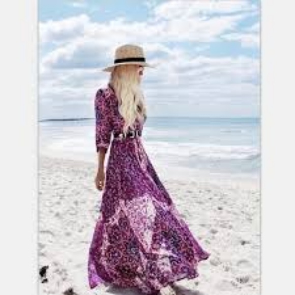 Dresses & Skirts - Stunning front slit maxi dress